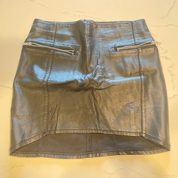 H&M Divided | Faux Leather High-Waist Mini Skirt – Retro Y2K Chic, Size 6 - Picture 3 of 12